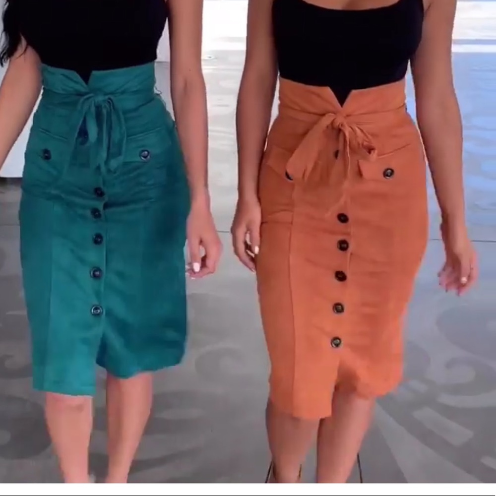 Suede skirt New with tags/ stretchy